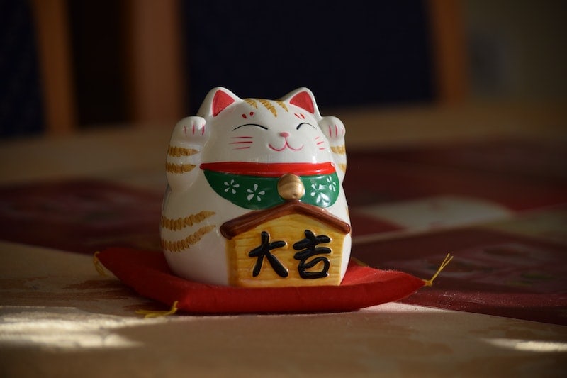 Maneki-Neko: The Japanese Waving Lucky Cat (History & Meaning) | PangoVet